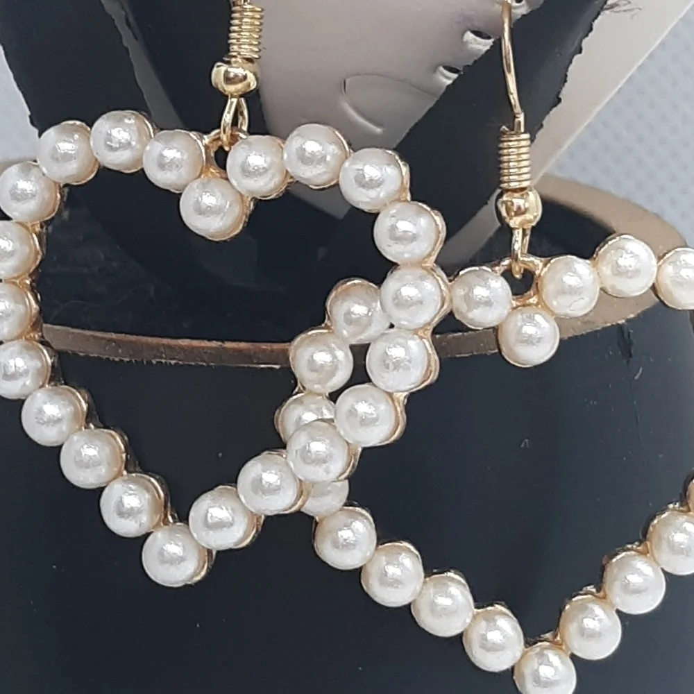 NWOT Pearl Heart Pendant Earrings